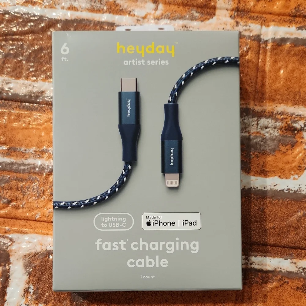 Heyday Navy and White Lightning Cable